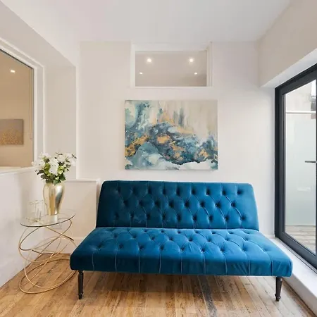 Large Luxury Centre Flat With Balcony Bristol