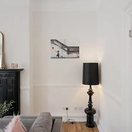 Large Luxury Centre Flat With Balcony Apartman