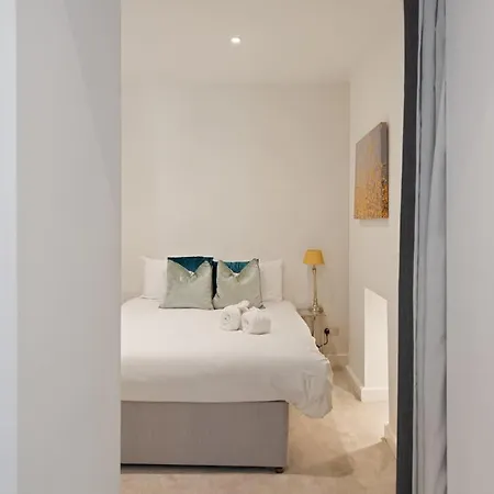 Apartman Large Luxury Centre Flat With Balcony Bristol