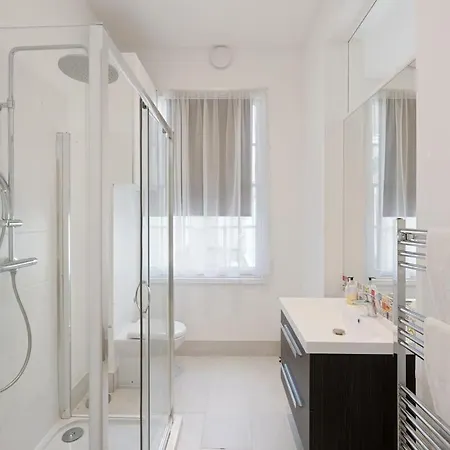 Large Luxury Centre Flat With Balcony Apartman