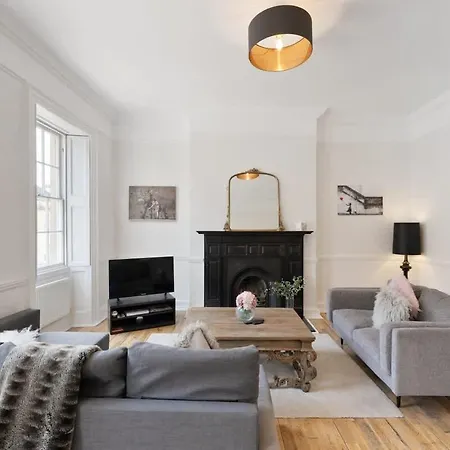 Apartman Large Luxury Centre Flat With Balcony *