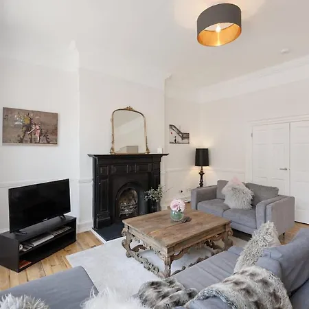 Large Luxury Centre Flat With Balcony Bristol
