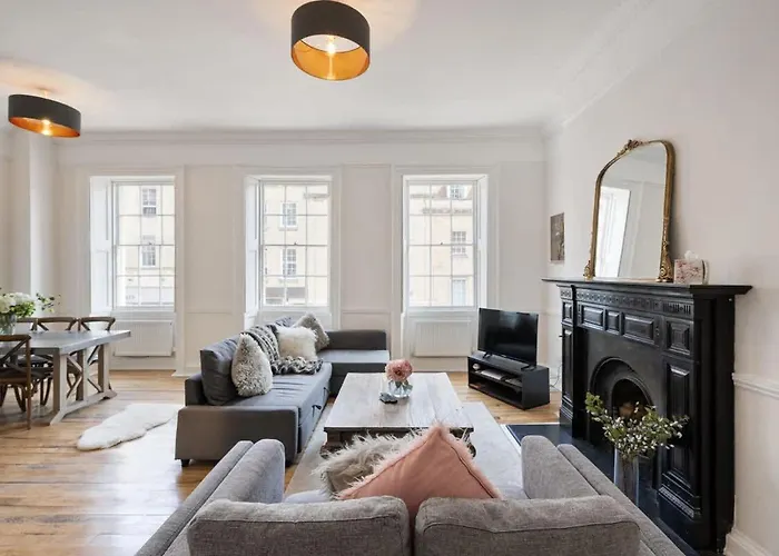 Large Luxury Centre Flat With Balcony * Bristol