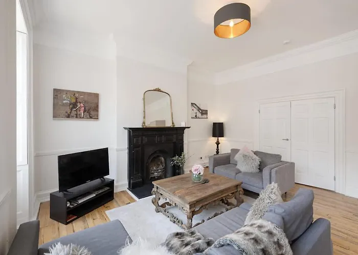 Large Luxury Centre Flat With Balcony Bristol