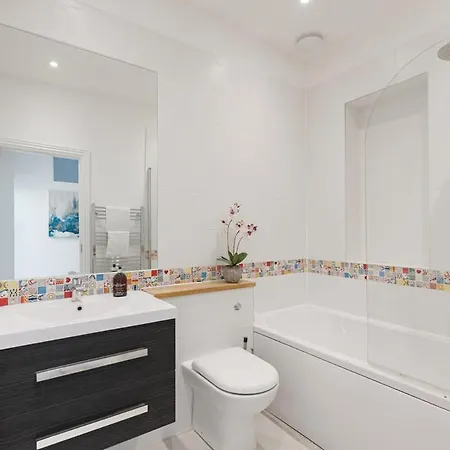 Apartment Large Luxury Centre Flat With Balcony Bristol