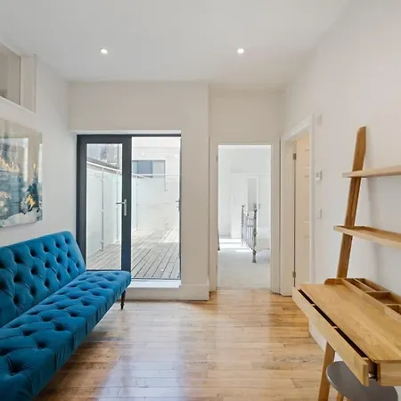 Large Luxury Centre Flat With Balcony Apartment Bristol