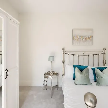 Apartment Large Luxury Centre Flat With Balcony Bristol