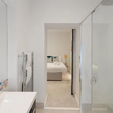 Large Luxury Centre Flat With Balcony * Bristol