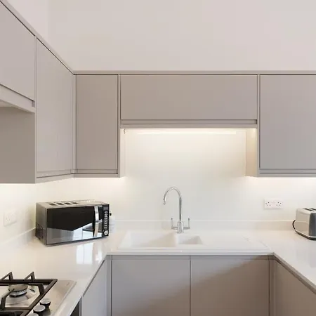 Apartment Large Luxury Centre Flat With Balcony Bristol
