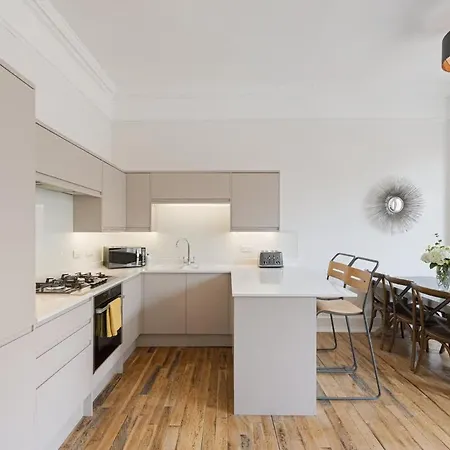 Large Luxury Centre Flat With Balcony 브리스틀