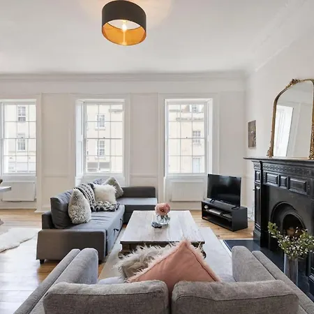 Large Luxury Centre Flat With Balcony * Bristol