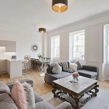 Large Luxury Centre Flat With Balcony * Bristol