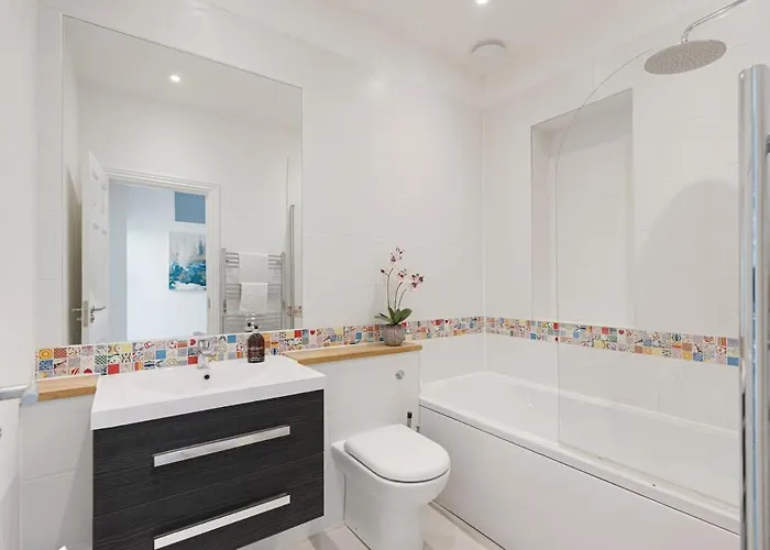 Apartment Large Luxury Centre Flat With Balcony Bristol