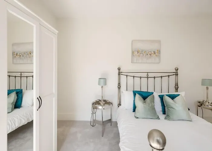 Apartment Large Luxury Centre Flat With Balcony Bristol