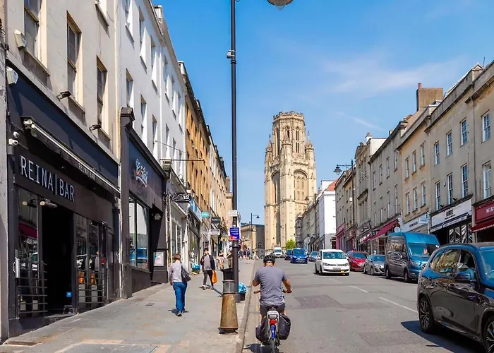 Apartment Large Luxury Centre Flat With Balcony Bristol