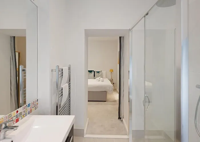 Large Luxury Centre Flat With Balcony * Bristol