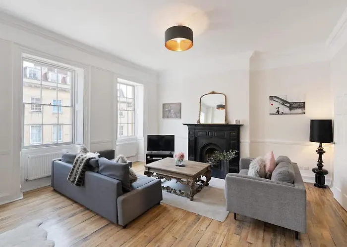 Large Luxury Centre Flat With Balcony Appartement *